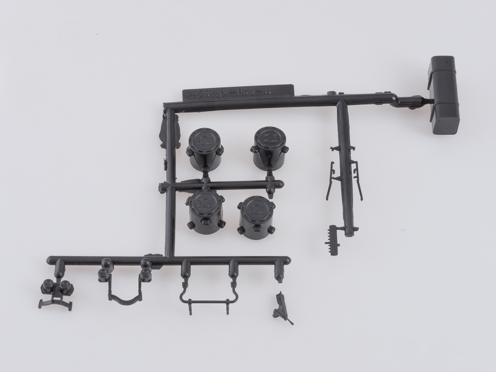 7043AVD Сборная модель МАЗ-6422 с полуприцепом МАЗ-9758 AVD Models