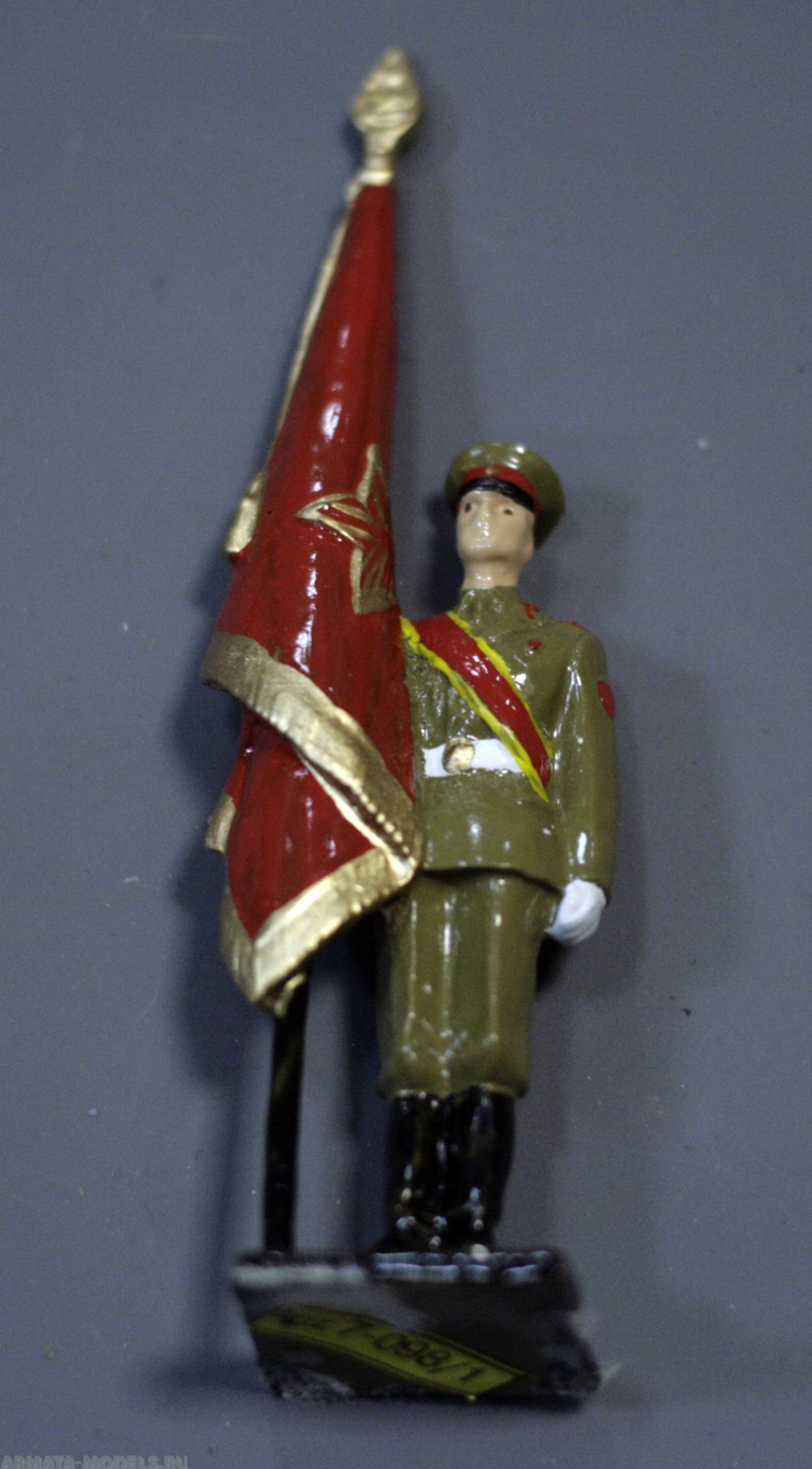 7-098/1 окрашеная фигура Знаменосец мотострелок. СА-75 Солдатики "Ура"