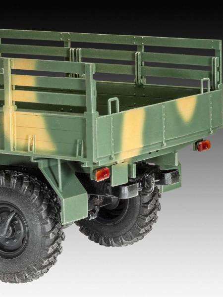 03245RE Грузовой автомобиль Зил-131 (НВА + Советския армия) Revell