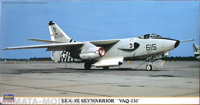 00924  Самолет EKA-3B Skywarrior VAQ-131 Hasegawa