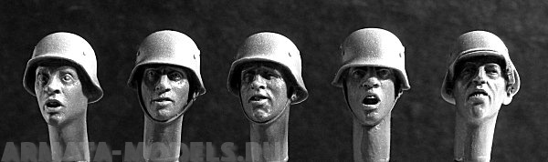 HGH22 5 heads with German WW2 steel helmets 