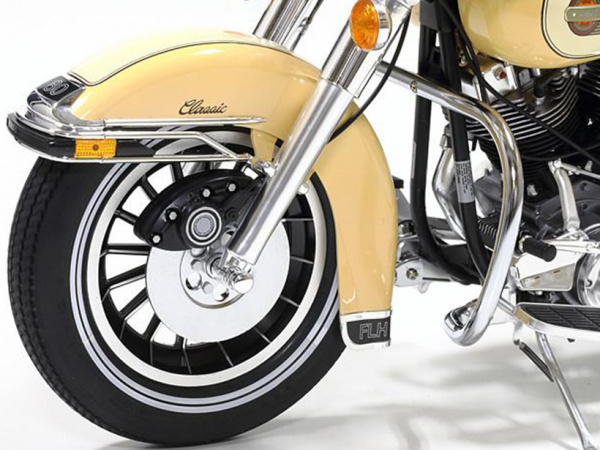 16040 Harley Davidson FLH Classic (ограниченная серия) Tamiya